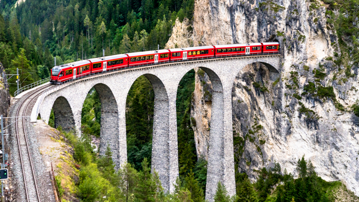 Schweiz Landwasser Viaduct Foto iStock Leonid Andronov